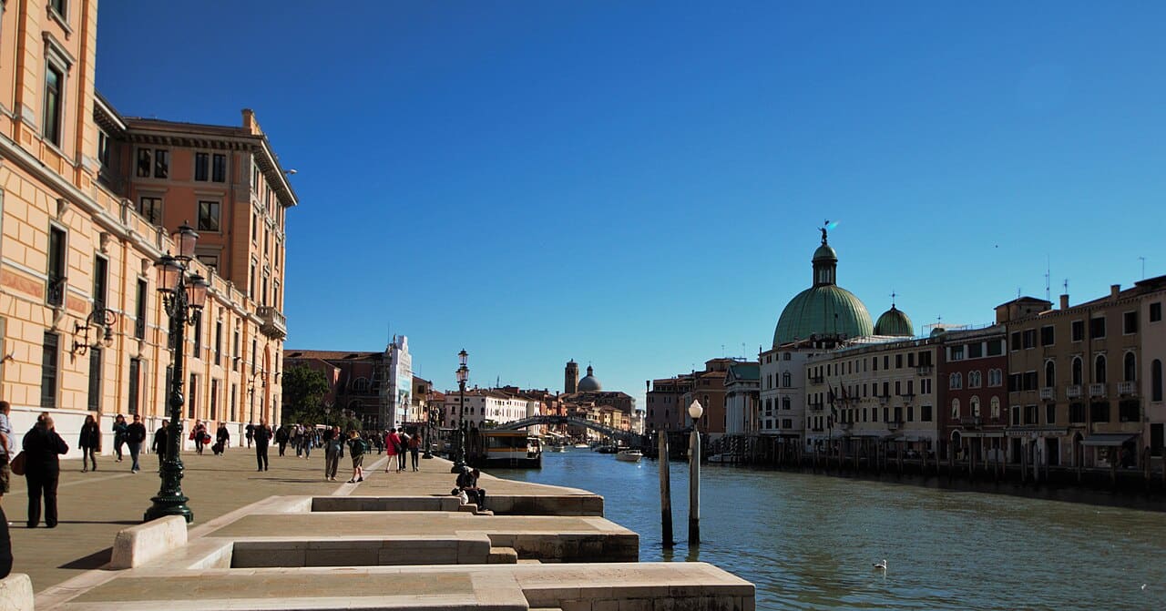 Cannaregio Venezia cosa vedere: il Canal Grande con la cupola di San Simeone Piccolo