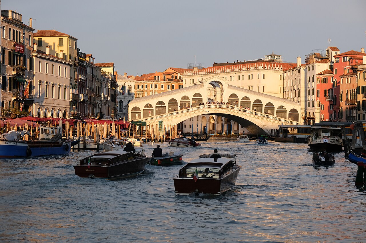 San Polo Venezia cosa vedere: il Ponte di Rialto visto dal Canal Grande